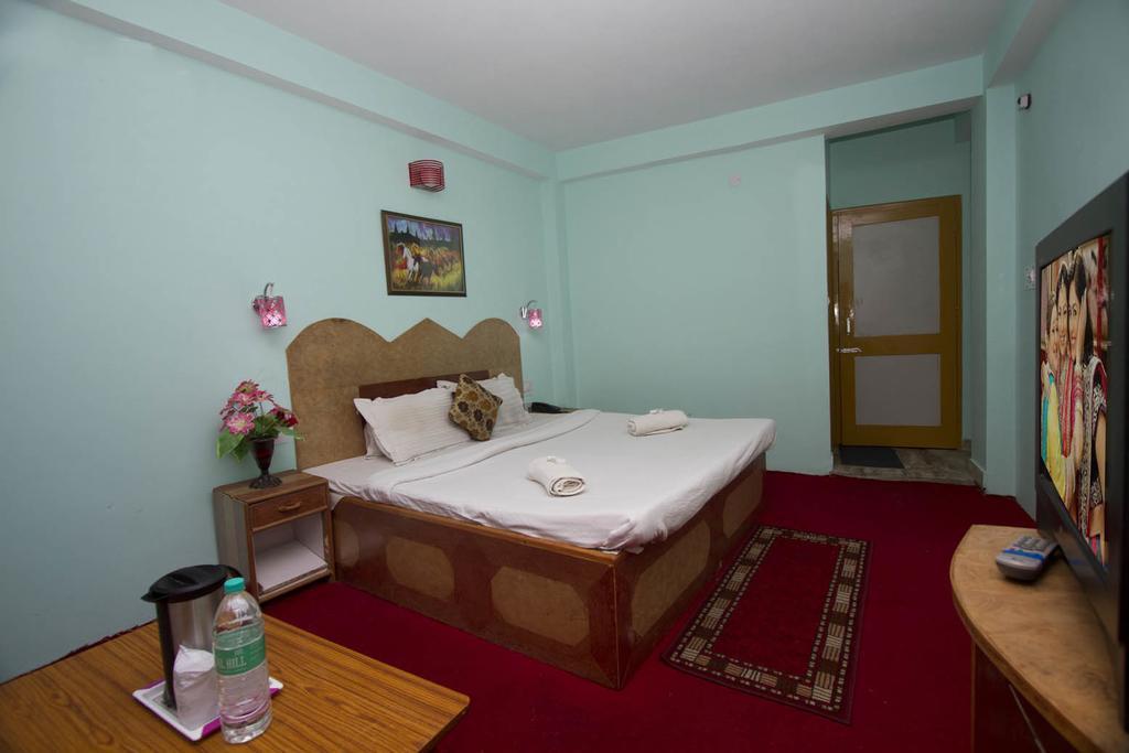 Hotel Ocean Inn Manāli Pokoj fotografie