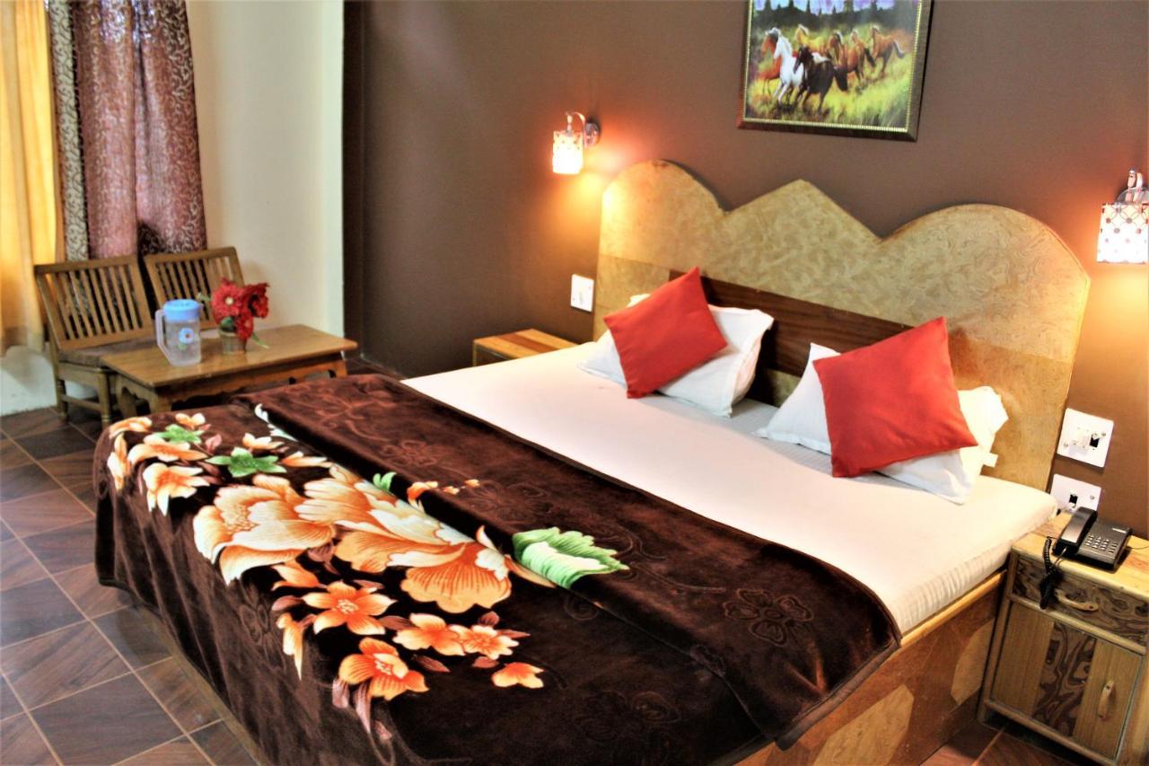 Hotel Ocean Inn Manāli Exteriér fotografie